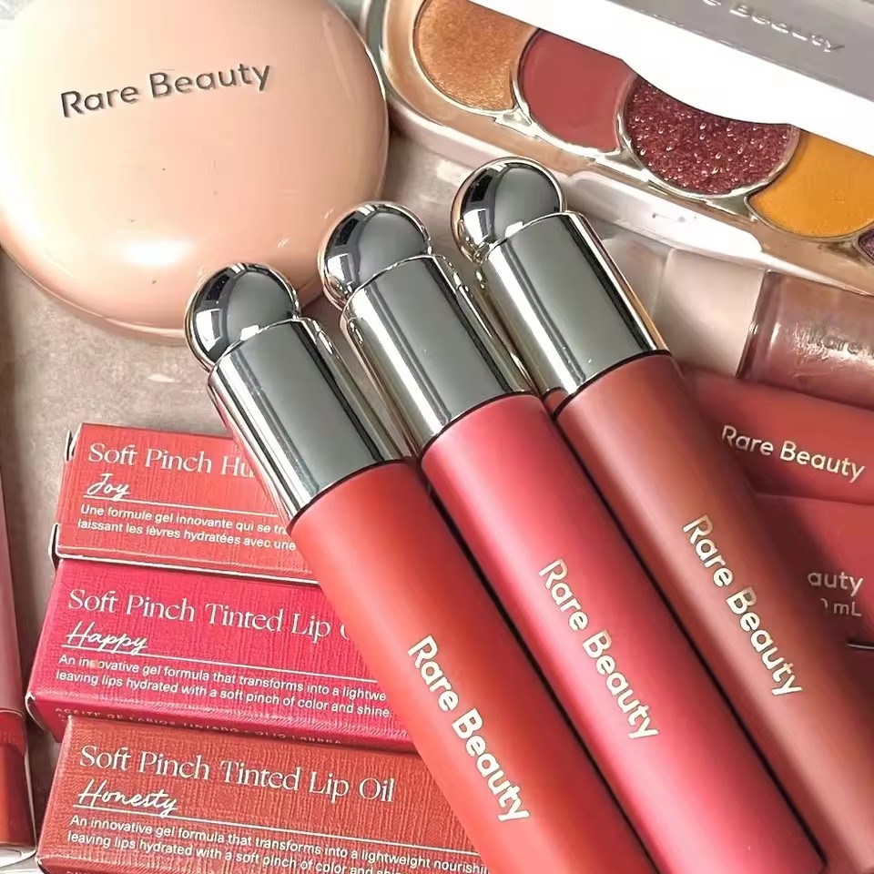 Rare Beauty Soft Pinch Flüssig – Beauty Love Makeup Bewertung und Preis