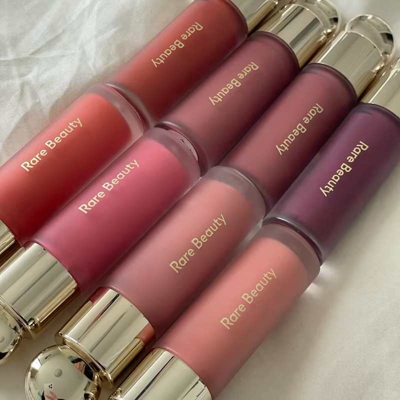Rare Beauty Liquid Blush Seidi – Beauty Love Makeup Bewertung und Preis